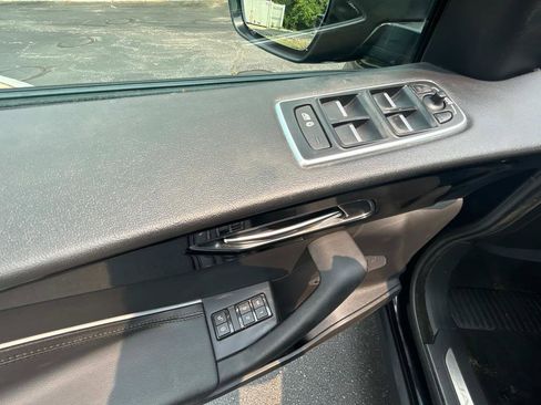 Used 2017 Jaguar F-PACE Premium image 22