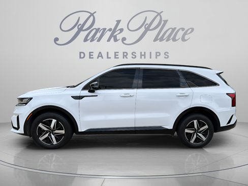 Used 2022 Kia Sorento EX w/ Panoramic Sunroof Package FWD image 2
