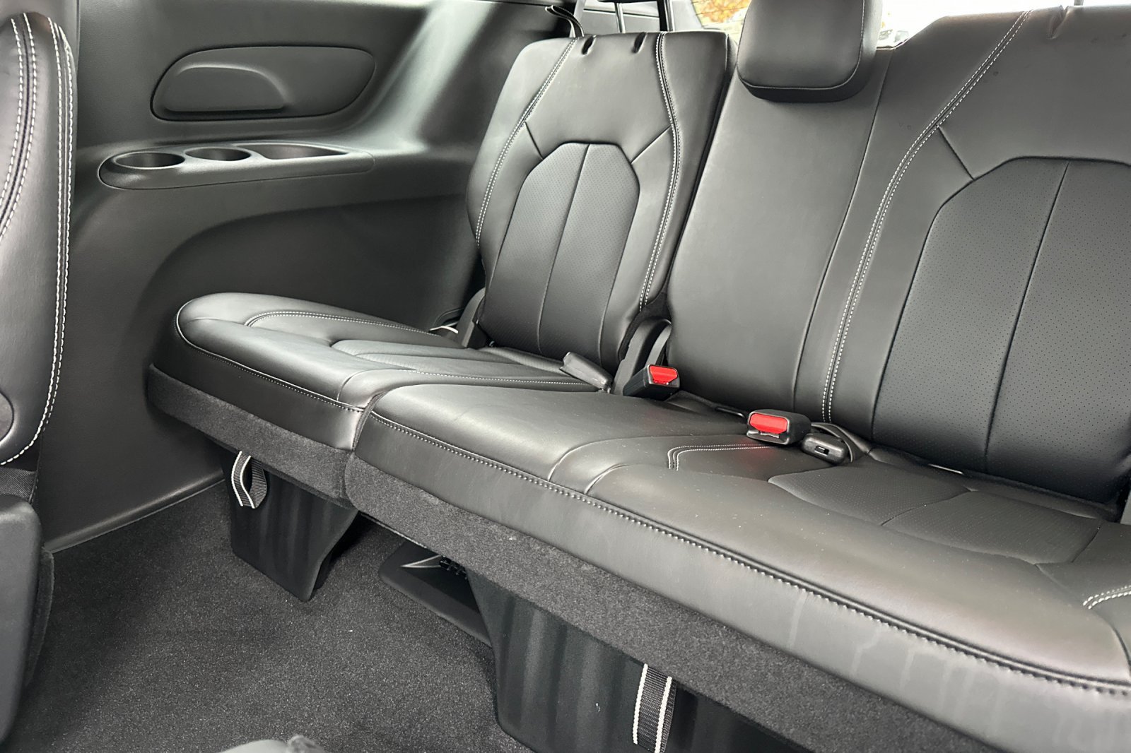 New 2026 Chrysler Pacifica Select w/ S Appearance Package FWD image 18