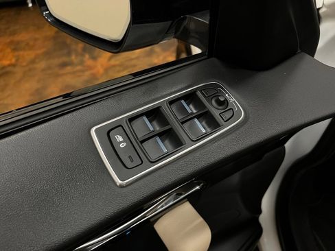 Used 2020 Jaguar F-PACE Premium image 28