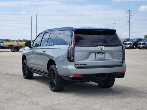 Used 2023 Cadillac Escalade ESV Sport w/ Touring Package AWD/4WD image 5