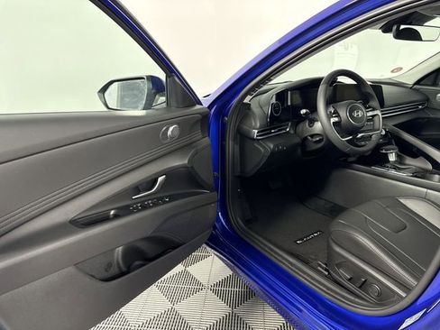 Used 2025 Hyundai Elantra Limited FWD image 9
