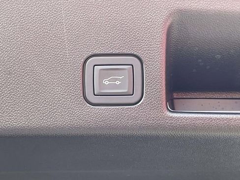 Used 2025 Chevrolet Equinox EV LT image 11