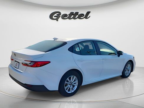 Used 2025 Toyota Camry LE image 3