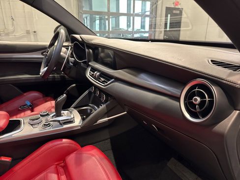 Used 2023 Alfa Romeo Stelvio Veloce image 37