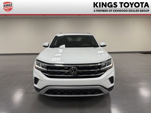 Used 2022 Volkswagen Atlas Cross Sport SE image 1