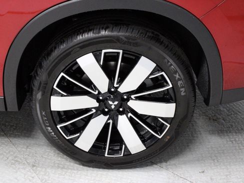 New 2025 Mitsubishi Outlander SE image 33