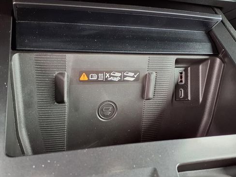 Used 2026 GMC Hummer EV SUV AWD/4WD image 18