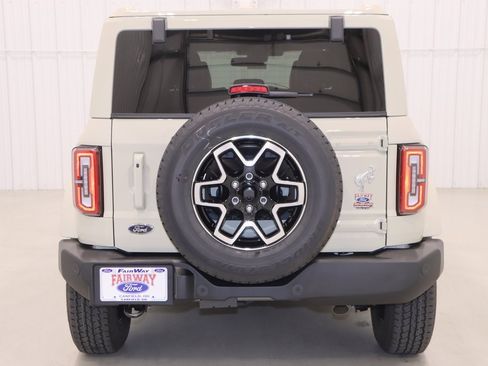 New 2025 Ford Bronco Outer Banks image 7