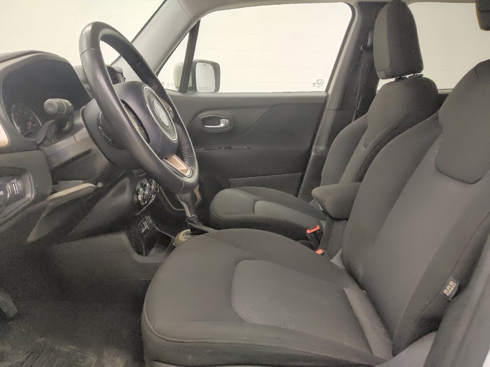 Used 2017 Jeep Renegade Latitude FWD image 17