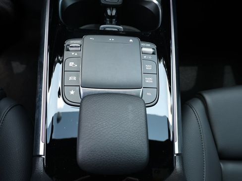 Used 2023 Mercedes-Benz GLA 250 4MATIC w/ Premium Package image 27