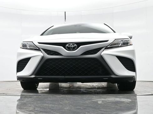 Used 2018 Toyota Camry SE w/ Moonroof Package image 26