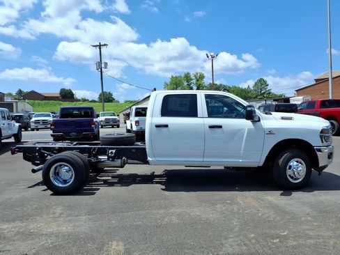 New 2026 RAM 3500 Tradesman w/ Chrome Appearance Group A AWD/4WD image 2