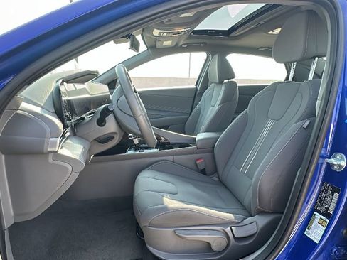 Used 2025 Hyundai Elantra SEL FWD image 4