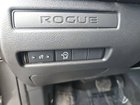 Used 2023 Nissan Rogue S image 14