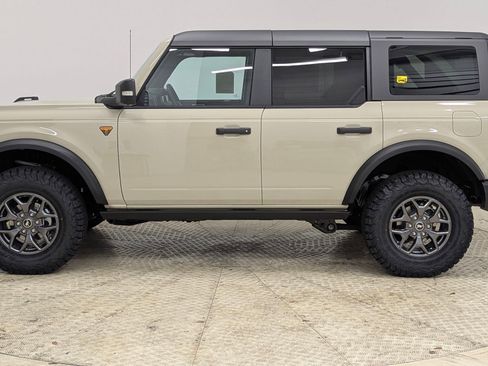 New 2025 Ford Bronco Badlands image 2