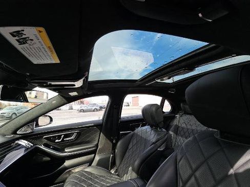 Used 2022 Mercedes-Benz S 580 4MATIC Sedan w/ Rear Seat Package image 11