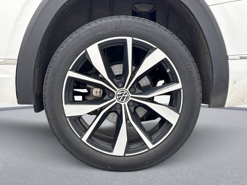 Used 2024 Volkswagen Atlas SEL Premium R-Line image 12