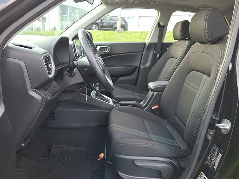 Used 2023 Hyundai Venue SEL image 14