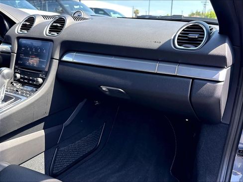 Used 2024 Porsche 718 Boxster RWD image 19