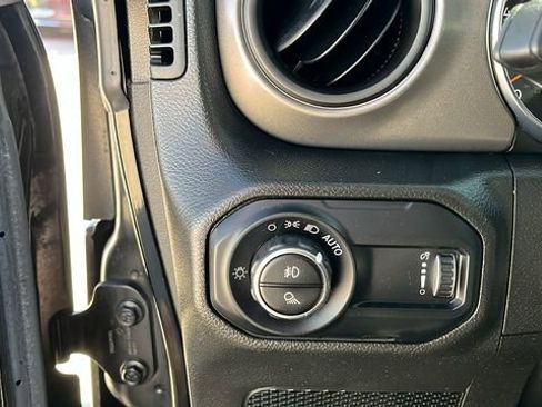 Used 2023 Jeep Gladiator Sport image 8