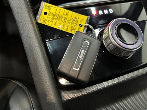 Used 2024 Jeep Grand Cherokee Altitude AWD/4WD image 41