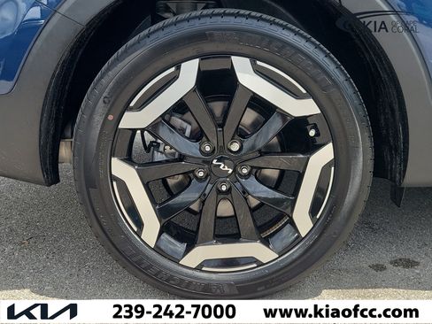 Certified 2023 Kia Telluride EX w/ EX Captain's Chair Package AWD/4WD image 8