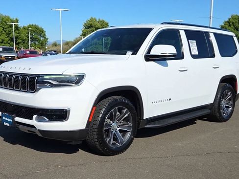 Used 2022 Jeep Wagoneer Series III AWD/4WD image 4