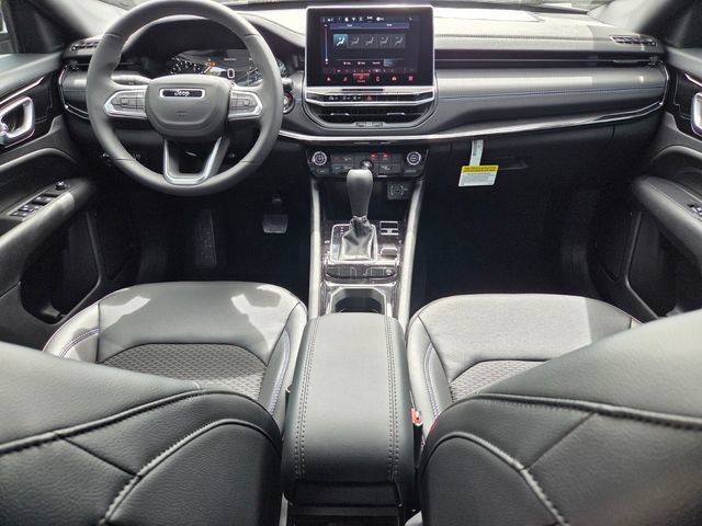 Used 2026 Jeep Compass Latitude AWD/4WD image 13