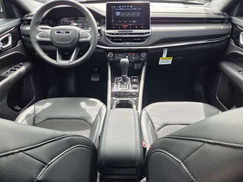 Used 2026 Jeep Compass Latitude AWD/4WD image 13