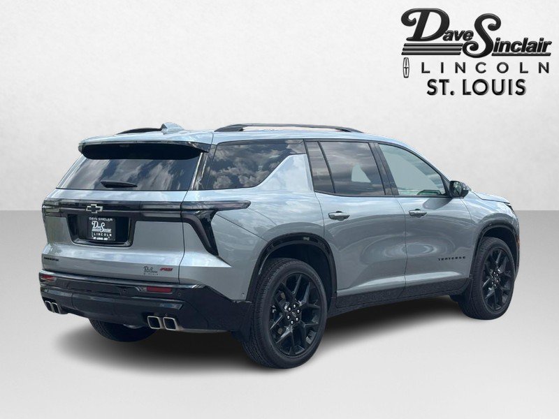 Used 2026 Chevrolet Traverse RS w/ LPO, Floor Liner Package FWD image 3