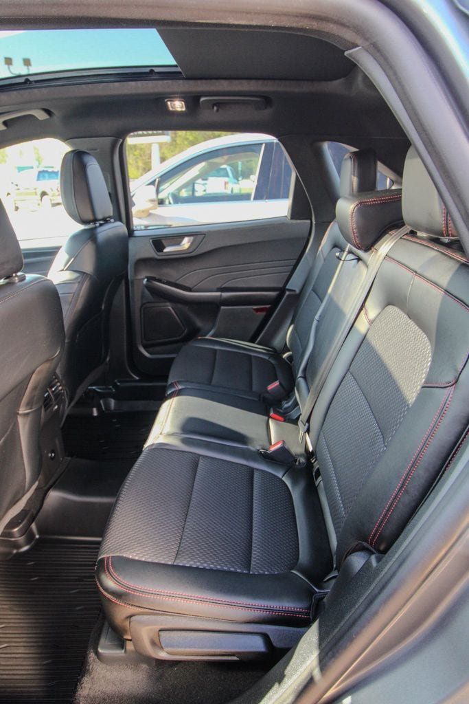 Used 2024 Ford Escape ST-Line w/ Tech Pack #1 AWD/4WD image 8
