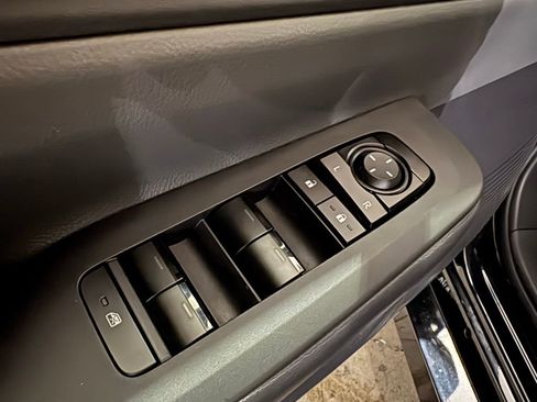 Used 2025 Toyota Prius LE image 18