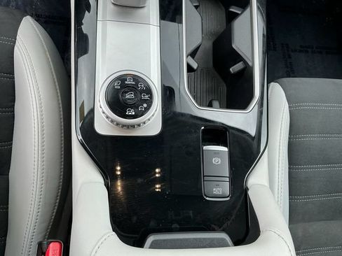Used 2025 Mitsubishi Outlander SE AWD/4WD image 26