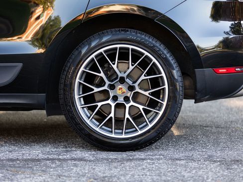Used 2018 Porsche Macan Sport Edition image 11