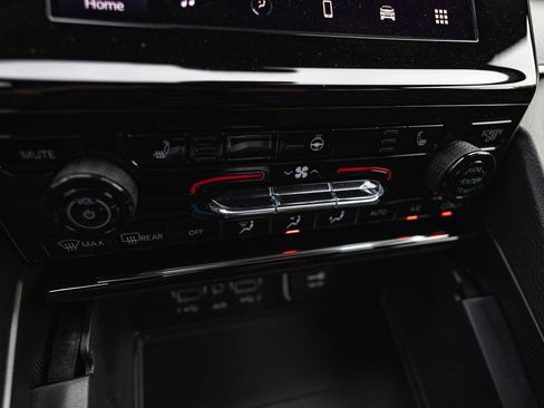 New 2025 Jeep Grand Cherokee Laredo X w/ Luxury Tech Group I image 15