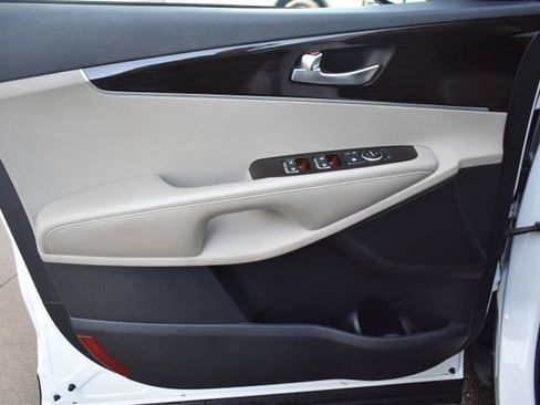 Used 2020 Kia Sorento EX image 18