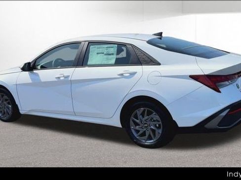 Used 2025 Hyundai Elantra Hybrid FWD image 57