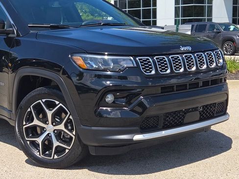 Used 2024 Jeep Compass Limited AWD/4WD image 2