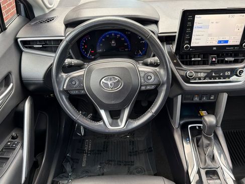 Used 2022 Toyota Corolla Cross XLE w/ Convenience Package image 14