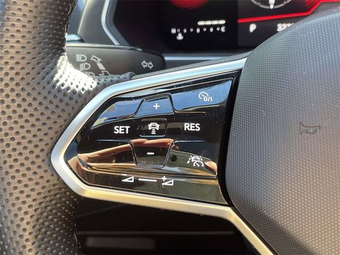 Used 2022 Volkswagen Tiguan SE R-Line image 21