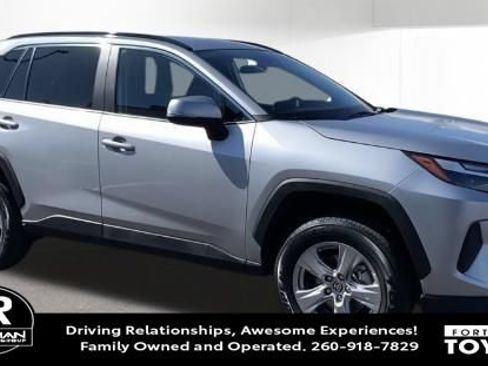 Used 2025 Toyota RAV4 XLE AWD/4WD image 1
