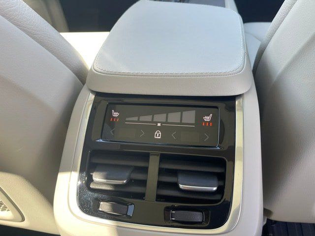 Used 2024 Volvo XC90 B5 Plus w/ Protection Package Premier AWD/4WD image 17