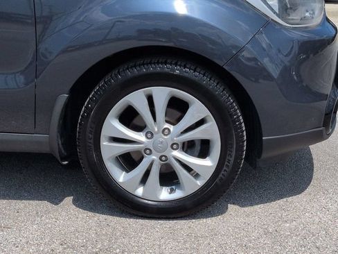 Used 2016 Kia Soul + FWD image 10