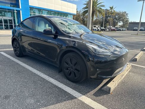 Used 2025 Tesla Model Y Long Range image 4