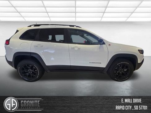 Used 2022 Jeep Cherokee Trailhawk w/ Trailer Tow Group AWD/4WD image 7