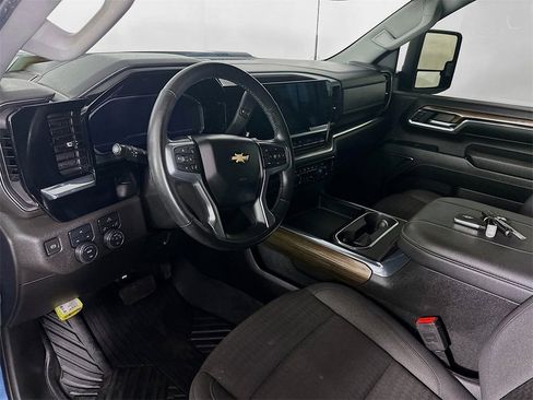 Used 2024 Chevrolet Silverado 2500 LT image 30
