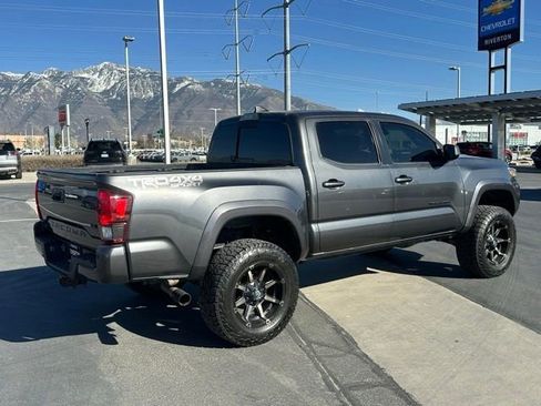 Used 2019 Toyota Tacoma TRD Sport AWD/4WD image 26