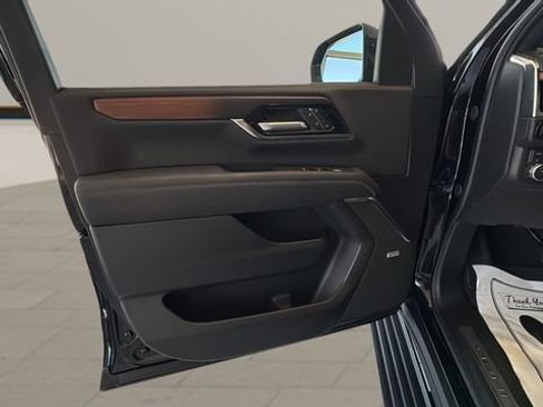 Used 2026 GMC Yukon Denali w/ Sun & Power Step Package AWD/4WD image 7