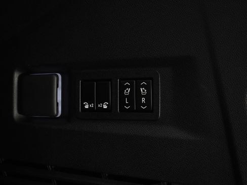 Used 2022 Chevrolet Tahoe RST w/ Luxury Package AWD/4WD image 20